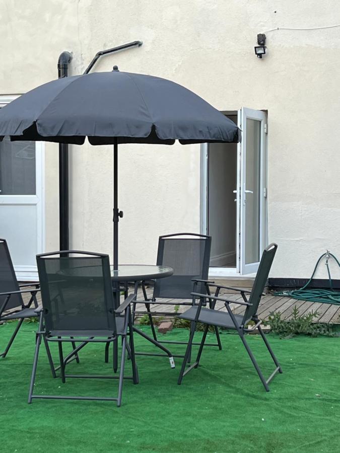 Wisdom Care: The Orpington Cutie Hotell Exteriör bild