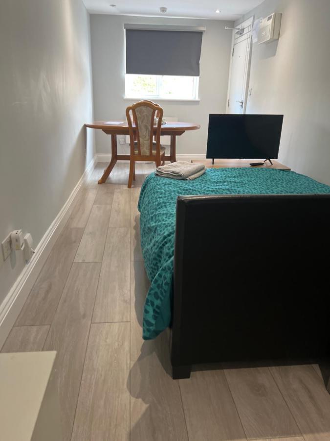 Wisdom Care: The Orpington Cutie Hotell Exteriör bild